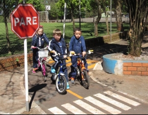 EDUCAÇÃO NO TRÂNSITO – APRENDIZADO PARA A VIDA.