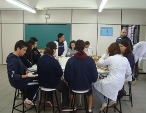 Turma 221 visita laboratório do Unilasalle