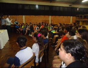 Estudantes participam da Festa da Caneta