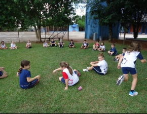 BRINCAR É MUITO BOM!