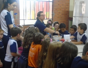 Alunos desenvolvem atividades sobre o alfabeto
