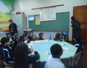 Pré 1 recebe visita de personagens de obra literária 