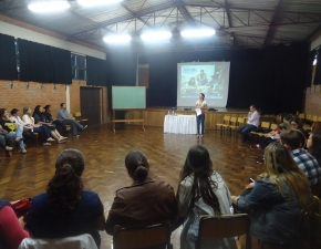 Professores participam de capacitação em oficinas de estudo