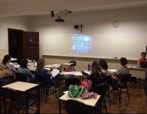 Equipe do Languages participa de aula da Cambridge