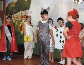 Teatro do 6º ano - Alice no País das Maravilhas 