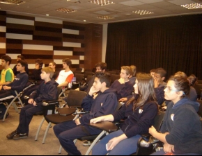 Líderes visitam a empresa Marelli