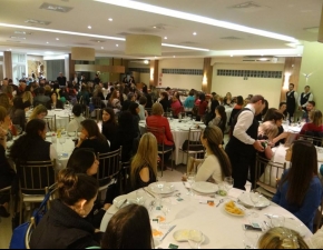 Colaboradores em Jantar de Confraternização