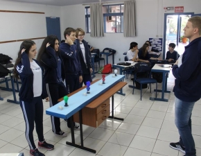 JOGO DAS LÂMPADAS DURANTE AS AULAS DE GEOGRAFIA