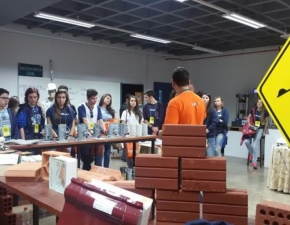 Feira das Profissões Fai