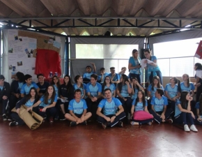 Colaboradores da escola foram homenageados pela turma da 3 ª série do Ensino Médio  