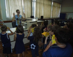 1º ano EF passeou pela Escola fazendo 