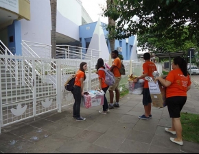 Entrega de doações na Kinder