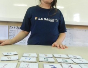 Turma 131 cria jogos com material alternativo