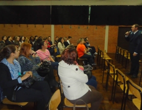 Educadores conheceram Campanha de Matrículas 2015