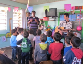 Grupo de Jovens realiza ação em escola municipal
