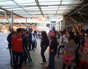 Lanches típicos em clima de Festa Junina